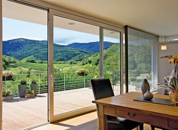 Tür von der Wohnung zur Terrasse