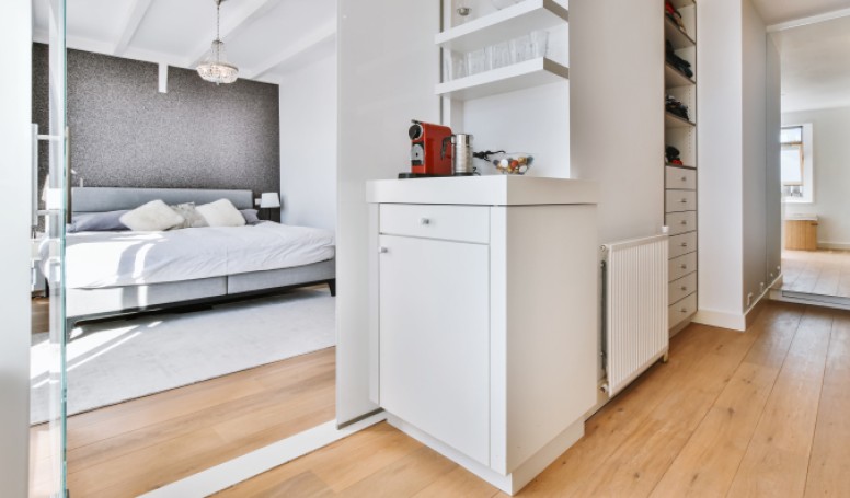 Glastür zum Schlafzimmer